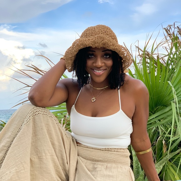 Meet your Posher, Lisa - Picture 2 of 3